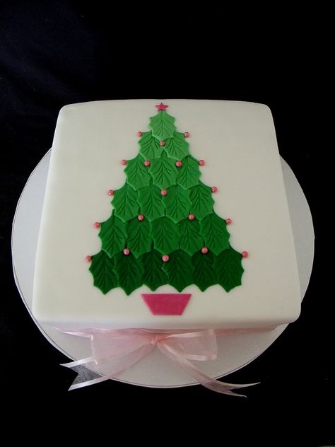 Ombre Christmas Tree, Christmas Cake Decorating, Winter Torte, Christmas Cake Designs, Christmas Cake Decorations, Xmas Cake, Christmas Tree Cake, Tree Cakes, White Christmas Trees