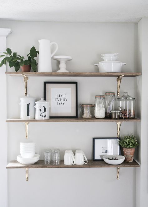 Open shelving in the kitchen is one of my favorite trends around. Here are 8 different ways to style and use open shelves in the kitchen - or any room! Shelving Pantry, Dapur Rustic, Open Pantry, Kitchen Shelving, Pantry Shelves, Shelves Ideas, Shelves Kitchen, Shelving Ideas, Kitchen Open