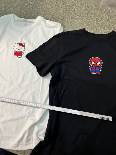 sanrio hello kitty tshirt spider man tshirt inspo Tshirt Graphic Design Ideas Creative, Hello Kitty Tshirt, Spiderman Tshirt, Hello Kitty Shirt, Hello Kitty Hoodie, Couple T Shirt Design, Spiderman Shirt, Hello Kitty T Shirt, Spiderman Outfit