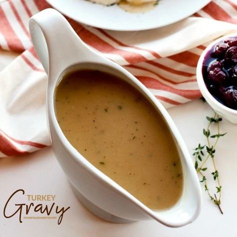 No Thanksgiving is complete without delicious, homemade Turkey Gravy. This recipe includes instructions on how to make turkey gravy with or without pan drippings. Turkey Gravy Without Drippings, Roast Turkey Gravy, Homemade Turkey Gravy, Making Turkey Gravy, Turkey Gravy Recipe, Herb Turkey, Diet Dinner Recipes, Turkey Recipes Thanksgiving, Turkey Gravy