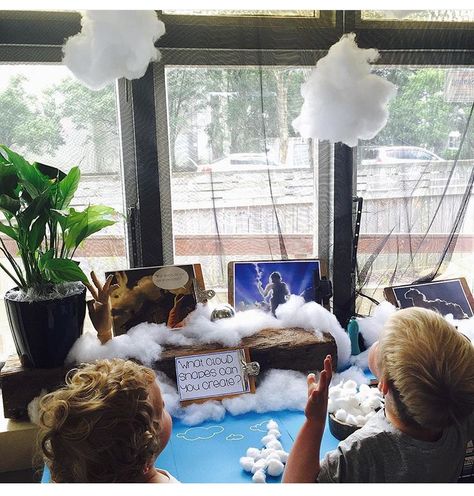 Cloud inspired Reggio provocation. Create your own cloud installation using cotton balls or cushion stuffing. Clouds Art Installation, Water Provocations Reggio, Weather Provocations Preschool, Reggio Weather Provocations, Weather Provocations, Reggio Science, Udl Classroom, Kindergarten Provocations, Play Invitations