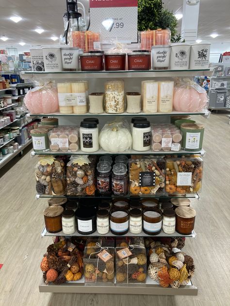 Homegoods Merchandising, Homegoods Endcaps, Tj Maxx Decor, Scrolling Through Pinterest, Home Goods Store, Merchandising Displays, Merchandise Design, Cleaning Organizing, Work Ideas