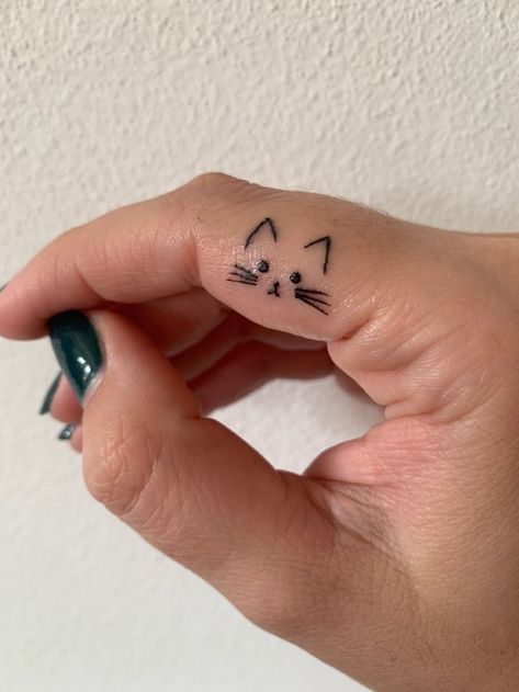 Small Black Cat Tattoo Simple, Cat Finger Tattoo, Small Cat Tattoo Ideas, Tattoos For Women Cat, Miniature Tattoos, Cat Face Tattoos, Cat And Dog Tattoo, Kitten Tattoo, Cat Tattoo Simple