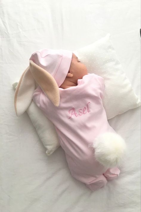 Cute Baby Photos Wallpaper, New Born Baby Girls Outfit, Newborn Baby Outfits Girl, Baby Girl Newborn Outfits, Cute Newborn Babies, Newborn Baby Clothes Girl, Newborn Outfits Girl, Baby Outfits Girl, Baby Girl Outfit Ideas