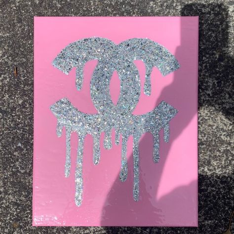 Painting Ideas On Canvas Glitter, Boujee Canvas Painting, Painting With Glitter Canvas, Cute Girly Canvas Paintings, Baddie Paintings Canvas Pink, Chanel Canvas Painting, Paintings With Glitter, Barbie Canvas Painting, Glitter Painting Canvas