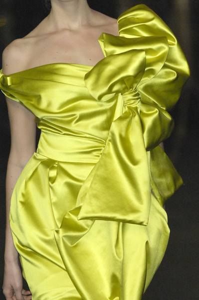 Chartreuse Wedding, Haute Couture Details, Yellowish Green, Christian Fashion, Couture Details, Estilo Chic, Christian Lacroix, Classy And Fabulous, Yellow Fashion