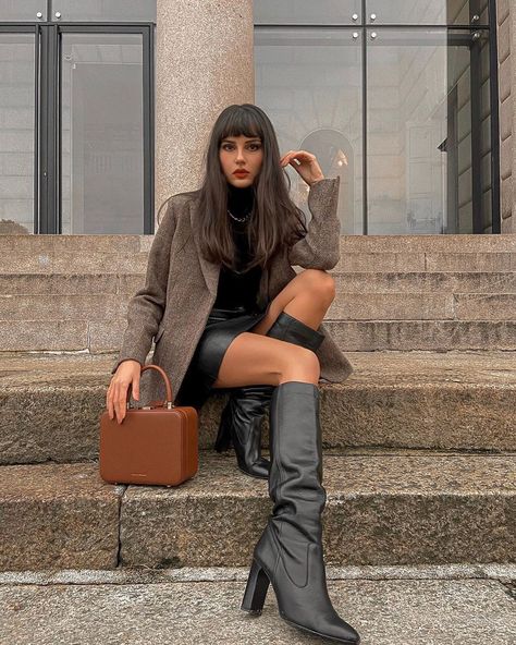 Paola Cossentino on Instagram: “Autumn palette 🍂 @official_frontrow supplied by @wconcept” Foto Poses, Harris Tweed, Looks Chic, 가을 패션, Looks Style, Mode Inspiration, Looks Vintage, Fall Winter Outfits, Outfits Casuales