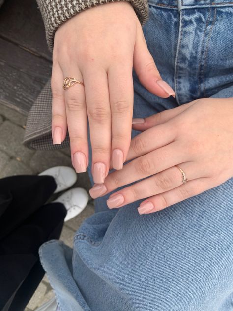 Chubby Hands Aesthetic, Fat Hands Nails, Chubby Fingers Nails, Nails For Fat Hands, Chubby Hands Nails, Chubby Fingers With Acrylics, Nails For Chubby Fingers, Nails For Fat Fingers, Fat Hands