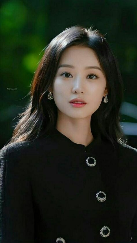 Hong Hae In, Makeup Ideas For Wedding, Girl Boss Outfit, Kim Jiwon, Classic Makeup, Your 20s, Kim Sejeong, Kim Ji Won, Woman Suit Fashion