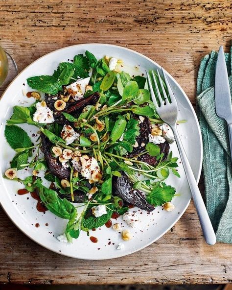 Roast beetroot, hazelnuts and goat's cheese recipe Beetroot And Goats Cheese, Salad Food Photography, Roast Beetroot, Summer Dinner Party Menu, Gnocchi Chicken, Vegetarian Christmas Recipes, Salad Cheese, Christmas Starters, January Recipes