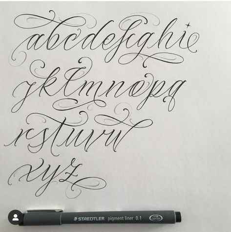 Tattoo Lettering Alphabet Calligraphy Script Fonts, Lettering Alfabeto Tattoo, Fancy Lettering Alphabet Hand Drawn, Chicano Tattoo Font Alphabet, Tattoo Script Alphabet, Blackletter Numbers, Tattoo Lettering Fonts Alphabet, Chicano Font Alphabet, Chicano Alphabet