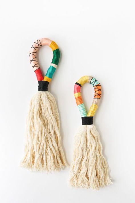 Tassen Hanger, Pola Macrame, Decor Ikea, Fabric Ideas, Diy Tassel, Scrap Fabric, Cool Ideas, Diy Door, Mason Jar Crafts