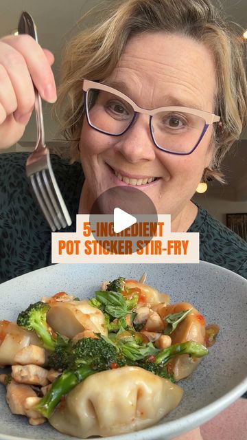 Andrea Buckett Cooks on Instagram: "Comment RECIPE and I’ll send you 7 free 5-Ingredient Recipes. 5-INGREDIENT POT STICKER STIR FRY 1 tablespoon oil - add to medium non-stick pan set over med heat 1 cup or so of fresh vegetable - add to hot pan 1 chicken breast cut into bite sized pieces add to hot pan and cook 3-4 min 3-5 Frozen dumplings (pot stickers etc) - add to the pan with the chicken and broccoli and cook for about 5-7 minutes. Pour about 1/4 cup of water into the pan and place a lid on top. Allowing everything to steam for about 6 minutes until everything is cooked through. Thai Chili Sauce (or other stir-fry sauce) - add as much as you like to the chicken mixture Fresh basil to garnish . . #fiveingredients #5ingredients #howtocook #easyrecipes #mealprep #whatsfordinner #chi Dumpling Stir Fry, Andrea Buckett Recipes, Pot Stickers Meal, Pot Sticker Dinner, Pot Stickers Recipe, Vegetable Dumplings, Thai Chili Sauce, Frozen Dumplings, Pot Stickers