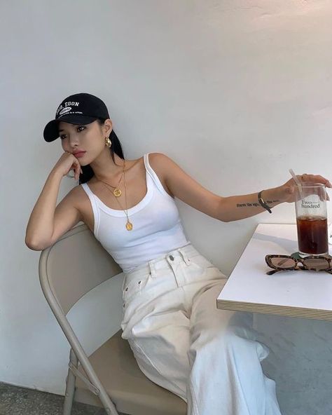 Coffee Date Outfit, Shirt Styling, Coffee Date Outfits, Coffee Outfit, Spring Fits, Casual Day Outfits, Korean Aesthetic, Looks Street Style, Aesthetic Aesthetic