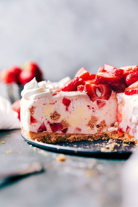 Ice Cream Cake Cheesecake, Ice Cream Cheesecake Recipes, Summer Ice Cream Desserts, Strawberry Cheesecake Ice Cream Cake, Ice Cream Cake Strawberry, Strawberry Ice Cream Pie, Strawberry Shortcake Ice Cream Cake, Cheesecake Ice Cream Cake, Strawberry Cheesecake Cake