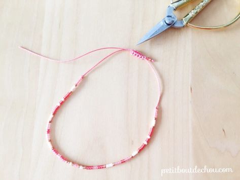 DIY Miyuki & Macrame Friendship Bracelet - Petit Bout de Chou Solar Home, Friendship Bracelets Easy, Chocolate Pearls, Bracelet Miyuki, Friendship Bracelets With Beads, Beading Cord, Miyuki Bracelet, Village Display, Bracelets Diy