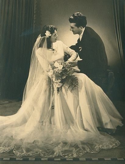 Old Wedding Photos, Look Gatsby, Vintage Bridal Fashion, Brides Dresses, Vintage Wedding Photos, Antique Wedding, Wedding Gowns Vintage, Wedding Dress Trends, Vintage Bride