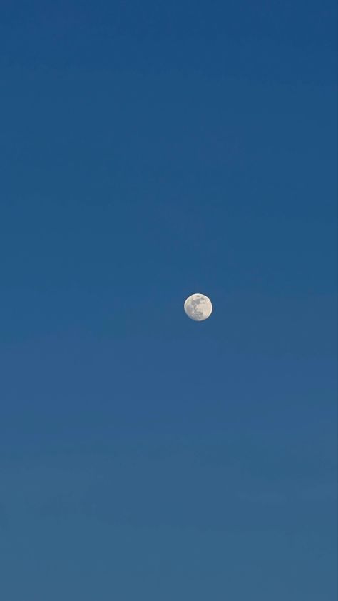 Full Moon Wallpaper Iphone, Blue Sky With Moon, Moon In Daylight, Moon Wallpaper Iphone, Full Moon Wallpaper, Moon Wallpaper, Moon Photos, Nasa Space, Sky Moon