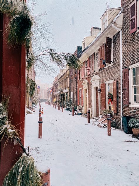 Winter Philadelphia, Elfreth's Alley Philadelphia, Winter In Philadelphia, Philadelphia Christmas, Philadelphia Winter, Old City Philadelphia, Philadelphia Aesthetic, Winter London, South Philly