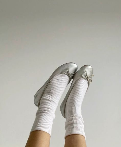 Silver Ballet Flats, Paris Mode, White Socks, Shoe Inspo, Mode Inspo, 가을 패션, Pretty Shoes, Dream Shoes, Bella Hadid