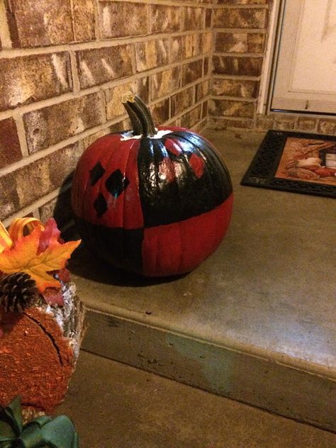 Harley Quinn Painted Pumpkin Harley Quinn Pumpkin Painting, Harley Quinn Pumpkin Carving, Harley Quinn Pumpkin, Holiday Paintings, Pumpkin Painted, Creative Pumpkin Painting, Makeup Scary, Biggest Pumpkin, Halloween Pumpkins Painted