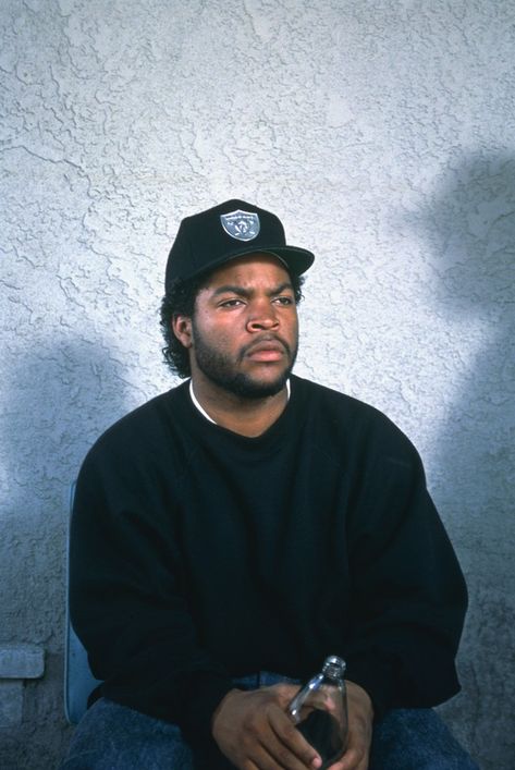 john singleton reflects on 'boyz n the hood’s' legacy after 25 years - i-D Ice Cube Rapper, Old School Pictures, 90s Rappers Aesthetic, John Singleton, Background For Iphone, Cultura Hip Hop, 90s Rappers, Looks Hip Hop, Blue Friday