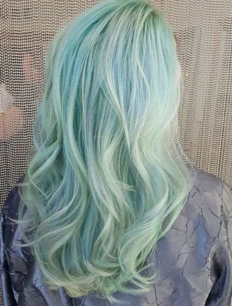 Light Mint Hair With White Highlights Green Hair Ombre, Green Hairstyles, Pastel Green Hair, Mint Green Hair, Trendy We Fryzurach, Light Blue Hair, Mint Hair, Latest Hair Color, Teal Hair