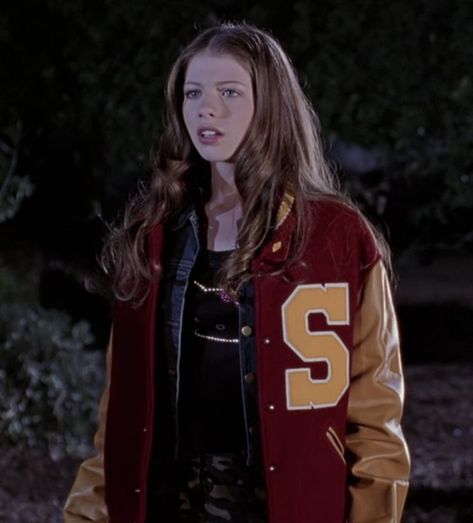 #buffythevampireslayer #buffy #dawnsummers Dawn Summers Outfits, Dawn Summers, Estilo Blair Waldorf, Georgina Sparks, Buffy Style, Buffy The Vampire Slayer Angel, Oki Doki, Michelle Trachtenberg, Under Your Spell