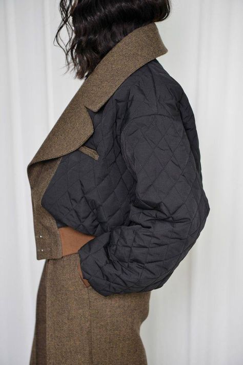 Winter Fashion Outfits Jackets, Oversized Cropped Jacket, The Row Style, Chic Street Wear, Puffer Outfit, Jacket Silhouette, Oversize Jacket, Sac Diy, Black Wardrobe