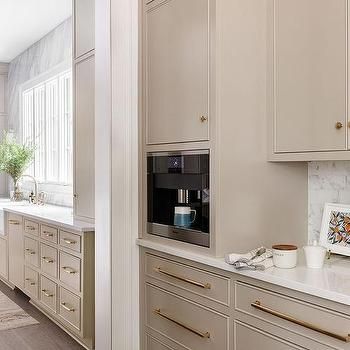 White And Grey Kitchen Cabinets, White Kitchen Drawers, Miele Coffee Machine, Kitchen Cabinets Before And After, Coffee Machine Design, Taupe Kitchen, Built In Coffee Maker, Coffee Station Kitchen, Closed Kitchen