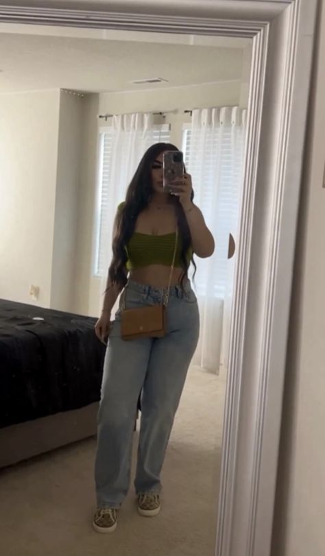 Jeans Going Out Outfit Summer, Going To A Graduation Outfit, Fall Buchi Fresa Outfits, Burberry Shoes Outfit, Out To Dinner Outfit, Fresa Outfit, Latina Outfits, Latina Fashion Outfits, Latina Fashion