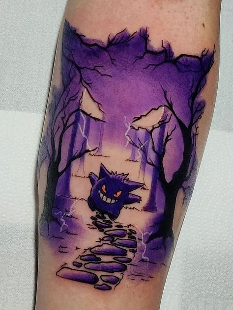 Tattoo On Dark Skin, Gengar Tattoo, Pokemon Sleeves, Pikachu Tattoo, Nerdy Tattoos, Tattoo Zeichnungen, Geek Tattoo, Pokemon Tattoo, Geniale Tattoos