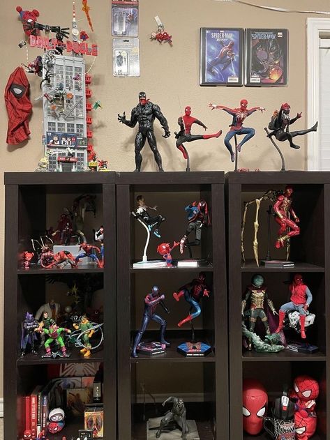 Comic Book Rooms, Toy Collection Room, Spiderman Room, Marvel Room, Dibujos Toy Story, Superhero Bedroom, Spiderman Theme, Marvel Figure, Action Figure Display