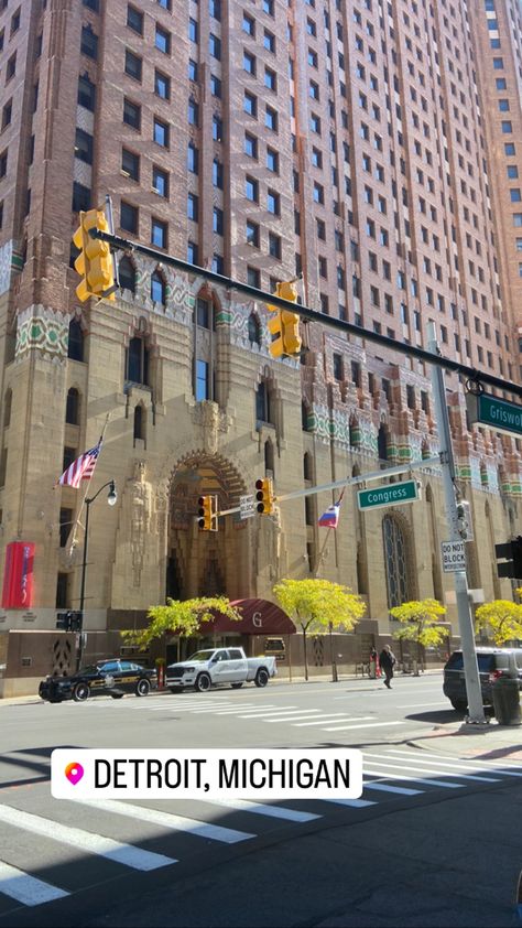 a building in detroit in the daytime City Aesthetic Daytime, Detroit Aesthetic, Detroit Downtown, America Aesthetic, Aesthetic Downtown Girl, Midwest Vacations, Teen Aesthetic, Aesthetic Downtown, Detroit City