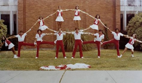 Cheer Pyramids, Cheerleading Tips, Nba Cheerleaders, First Football Game, Cheer Team Pictures, Lamar University, Allstar Cheerleading, Cheerleading Stunt, Cheerleading Squad