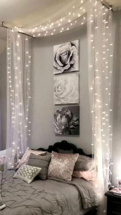 Idea Bilik Tidur, Reka Bentuk Bilik Tidur, Comfortable Bedroom Decor, Teenage Room Decor, Hiasan Bilik Tidur, Bedroom Decor Lights, Fairy Lights Bedroom, Floor Lamp Bedroom, Relaxing Bedroom