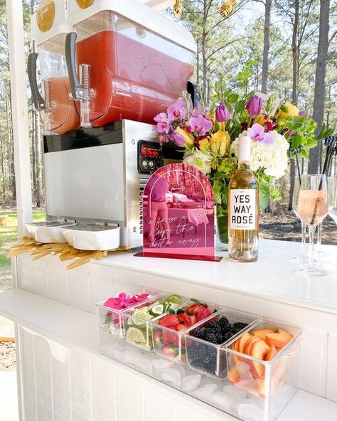 Party Cake Display, Margarita Bar Ideas Wedding, Beverage Bar Ideas Party, Frose Cart Wedding, Mobile Snow Cone Stand, Bar Cart For Events, Mimosa Cart Bar, Drink Cart Wedding, Mobile Bar Inspiration