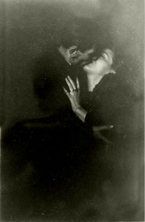 Vintage Kiss, Love Kiss, The Kiss, White Photo, Two People, Vintage Love, Vintage Photography, Kiss Me, Black And White Photography