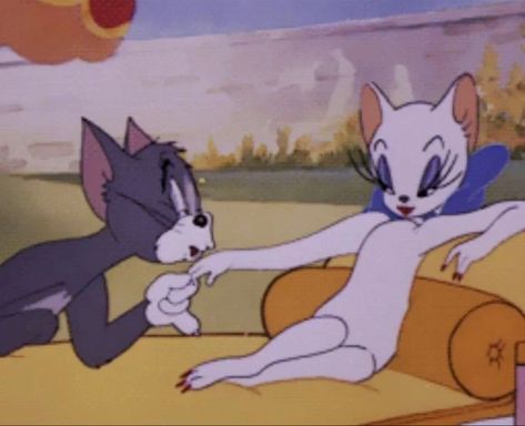 Iconic Cartoon Couples, Tom And Jerry Cartoon, Cute Tumblr Pictures, Tom Jerry, Cartoons Love, After Life, Old Cartoons, Couple Cartoon, Cartoon Profile Pics