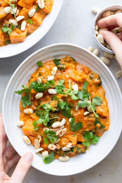 Sweet Potato Dinner Recipes, Potato Dinner Recipes, Sweet Potato Dinner, Peanut Curry, Sweet Potato Kale, Potato Dinner, Sweet Potato Curry, Kale Recipes, Potato Curry