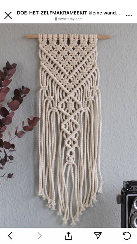 Macrame Wall Hanging Pattern, Simpul Makrame, Bohemian Crafts, Pola Macrame, Small Macrame Wall Hanging, Macrame Plant Hanger Tutorial, Macrame Knots Tutorial, Boho Crafts Diy, Macrame Supplies