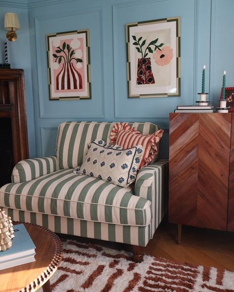 S O P H I A   F R A N C E S on Instagram: "This beautiful vibrant living area created by @houselust is giving us warm cosy  winter vibes. We love the mix of patterns with our frilly cushions in the mix.   Our Aubrey Indigo lumbar and Stripe Frilly Red Cushions are available online in limited numbers.   Photo: @houselust   #christmasdecor #christmasfireplace #Christmas #livingroominspo #livingroomdecor #curtainsandblinds #sfstudio #curtaindesign #livingroomgoals #linen #linenfabric #fabric #fabricshop #fabriclove #cushions #cushionstyling #homedecor #homedesign #interiorsinspiration #interiorstyle #interiors #interiorstyling" Patterned Cushions Living Rooms, Frilly Cushions, Colorful House Decor, Guests Room, Striped Decor, Maximalist Interior, Loveseat Living Room, Living Room Goals, Cosy Winter