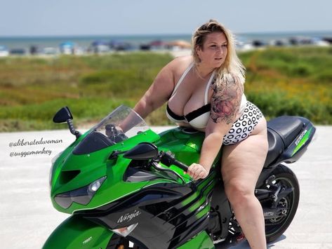 Girl Ok, Women Bike, High Waisted Swim Bottoms, Beach Clothing, Biker Chic, High Waisted Swim, Curvy Model, Curvy Women Outfits, Biker Chick