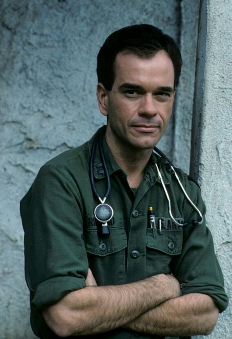 Robert Picardo ❤ Chloe Webb, 1990s Tv Shows, Trek Ideas, Robert Picardo, Marg Helgenberger, Star Trek Wallpaper, China Beach, Medical Facility, Star Trek Cast