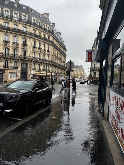 Paris Weather, Rainy Paris, Paris Lifestyle, Paris Life, European Summer Aesthetic, 2024 Inspiration, French Aesthetic, Gap Year, Light Academia