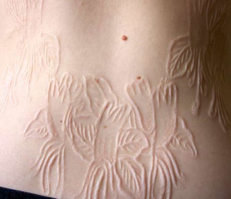 Scarification as a form of body modification.  Jungle design Body Branding, Student Christmas Gifts, Diy Branding, Branding Tools, Signature Ideas, Vine Design, Diy Body, Body Modifications, Tattoo Designs For Women