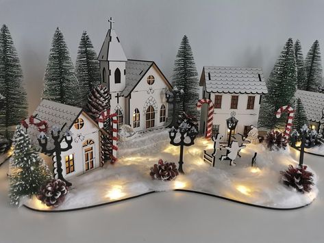 Christmas Village White Houses, Christmas Village Set Up Ideas, Christmas Village Table, Diy Christmas Village Displays, Christmas Tree Village, Christmas Village Sets, Diy Christmas Village, Christmas Village Houses, Christmas Village Display