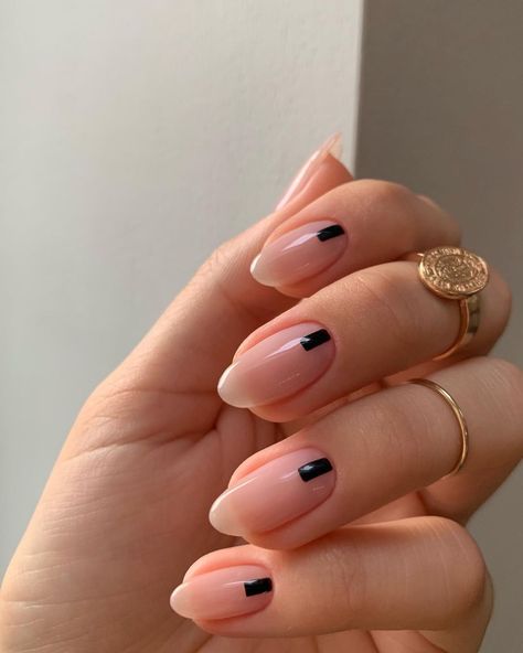 @isabelmaynails shared a photo on Instagram: “Minimal ◾️ ◼️ . Sometimes simple is better.... (only sometimes 🙈😜🥰) Prep- @navyprotools 🤍 Gels/Polish- @biosculpturegelgb custom minx of…” • Jan 18, 2021 at 9:22pm UTC Winter Nail Art Designs, Nail Design Glitter, Elegant Nail Designs, Nails Design Ideas, Nude Nail Designs, Minimal Nails, White Nail Designs, Metallic Nails, Colorful Nail Designs