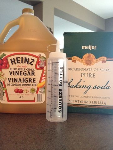 Beautifully Dangerous...Just A Little Bit : Baking Soda & Apple Cider Vinegar Hair Wash Baking Soda Hair Wash, Apple Cidar Vinegar, Apple Cider Vinegar Hair, Apple Cider Vinegar Face Mask, Diy Apple Cider, Baking Soda Hair, Apple Cider Vinegar Face, Apple Cider Vinegar Remedies, Vinegar For Hair