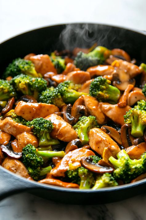 Easy Chicken Breast with Broccoli Chicken Broccoli And Carrots Recipe, Garlic Chicken And Broccoli Recipes, Brocolli Chicken Recipe, Chicken Broccoli Sheet Pan Dinner, Chicken And Broccoli Recipes Easy, Brocolli And Chicken, Chicken Breast Broccoli Recipes, Chicken Thigh Broccoli Recipe, Chicken Breast And Broccoli Recipes